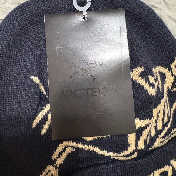 Arc'teryx Dark Blue and Beige Beanie - Picture 3 of 7